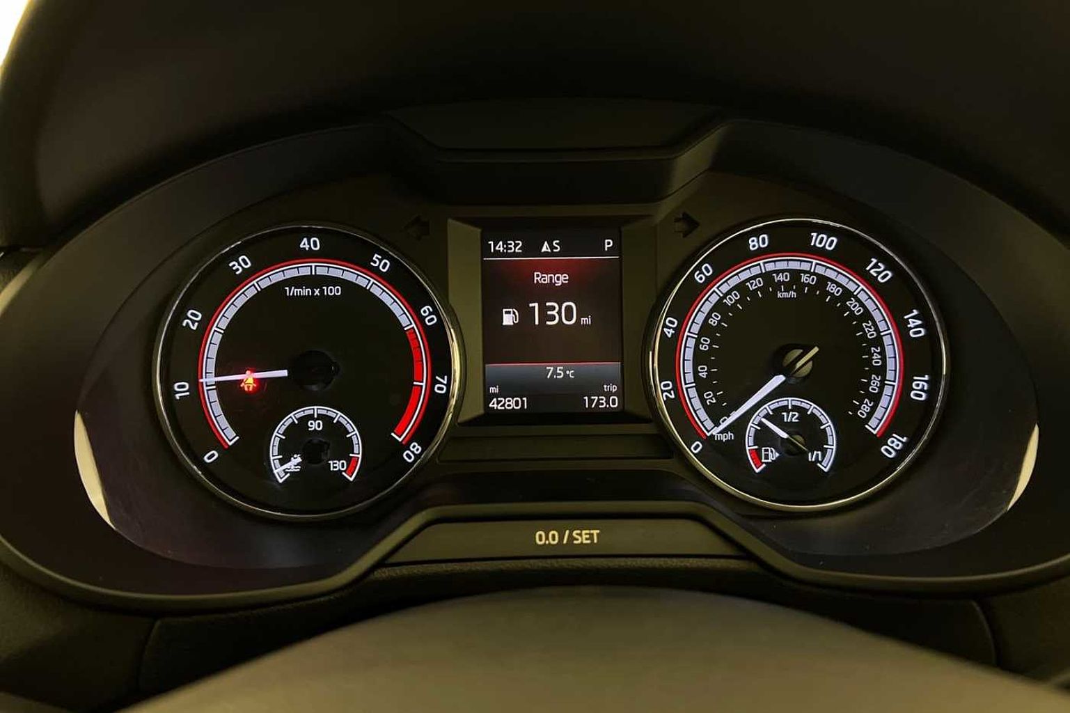 SKODA Octavia vRS Hatch (2017) 2.0 TSI vRS 245 DSG
