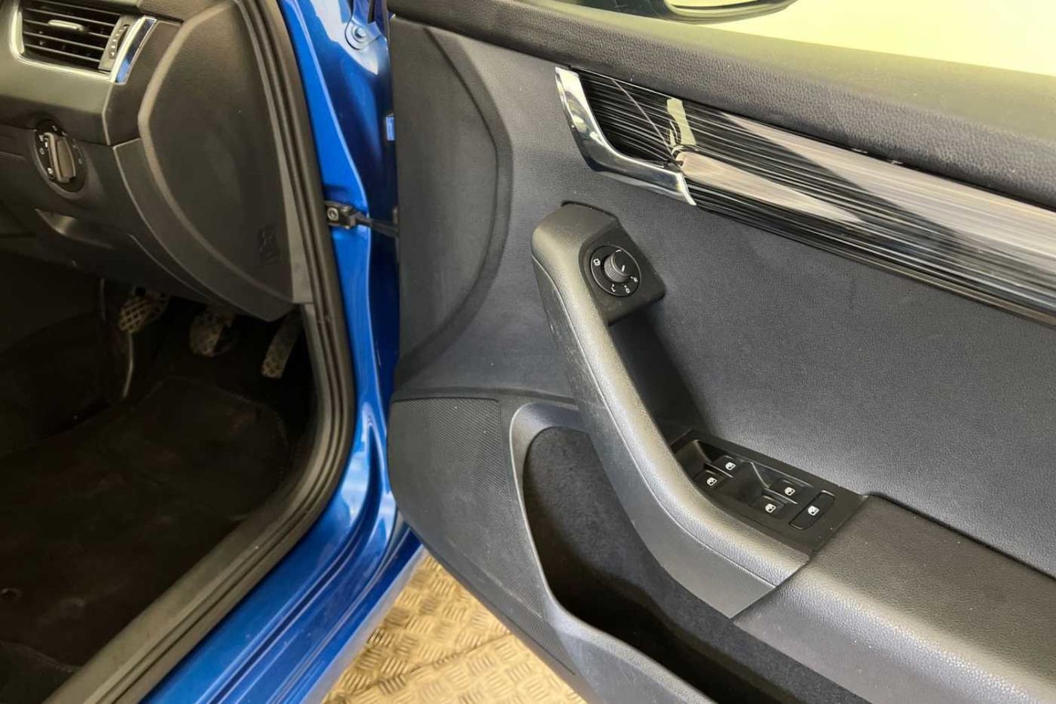 SKODA Octavia Hatchback (2017) 1.5 TSI ACT SE (150PS)